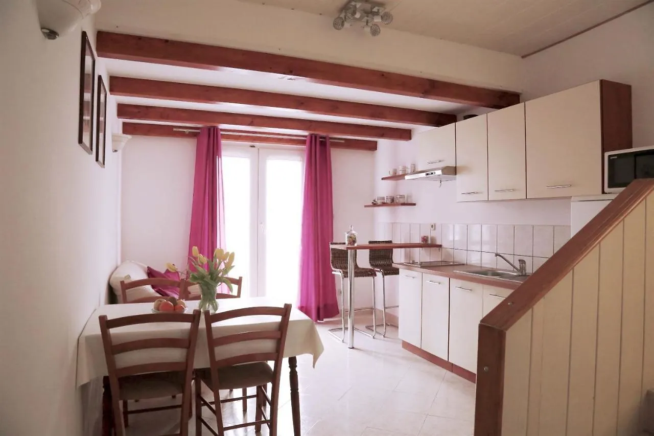 Apartment Doris Pula