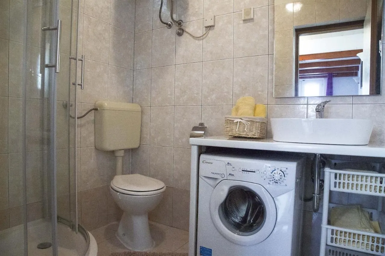 Apartment Doris Pula 0*,  Croatia